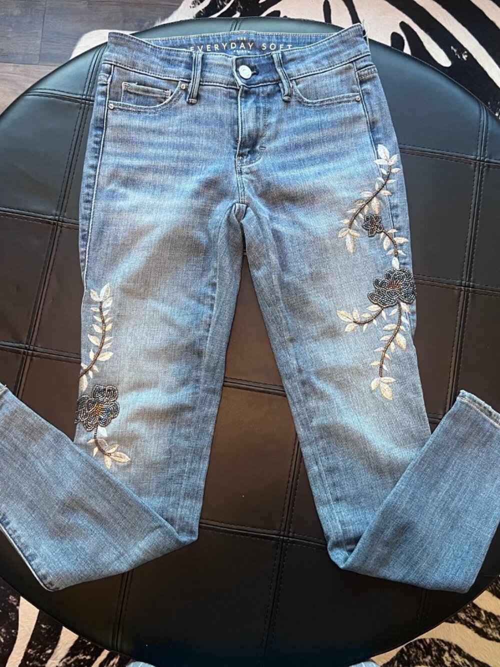 White house black market skinny beaded jeans size 00P
